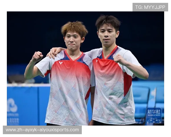 羽毛球双打队员