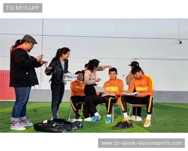 足球记者在比赛报道中如何兼顾时效性与专业性